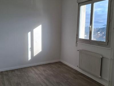 For sale Vaulx-en-velin 4 rooms 72 m2 Rhone (69120) photo 2