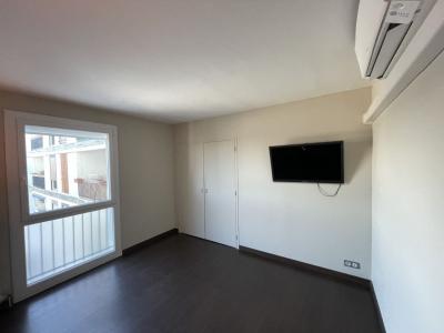 For sale  300 m du Jean Jaurs  3 rooms 66 m2 Gard (30000) photo 2