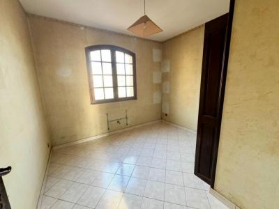 For sale Marignane 4 rooms 97 m2 Bouches du Rhone (13700) photo 4