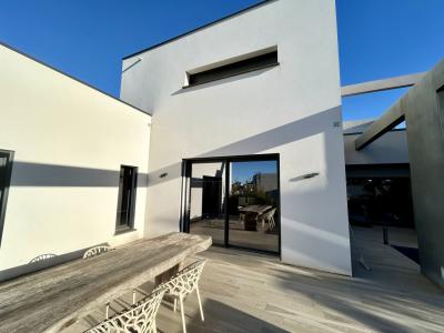 For sale 5 rooms 207 m2 Herault (34300) photo 1