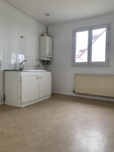 For sale Malicorne 3 rooms 83 m2 Allier (03600) photo 2