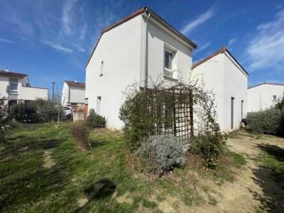 Louer Maison Villate 717 euros