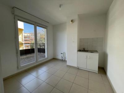 For sale Nice 4 rooms 69 m2 Alpes Maritimes (06200) photo 3