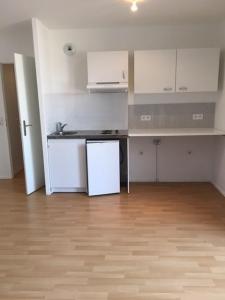 Louer Appartement Saint-pierre-du-perray 649 euros