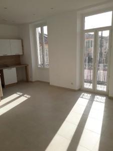 Louer Appartement Saint-laurent-du-var 675 euros