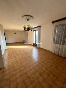 For sale Saint-martin-de-crau 5 rooms 145 m2 Bouches du Rhone (13310) photo 2