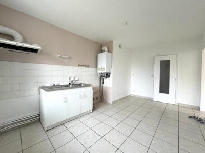 For rent Laval 4 rooms 87 m2 Mayenne (53000) photo 2