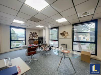 For rent Milles 315 m2 Bouches du Rhone (13290) photo 3
