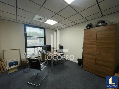 For rent Milles 315 m2 Bouches du Rhone (13290) photo 4