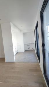 For sale 3 rooms 52 m2 Paris (75019) photo 3