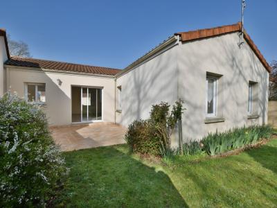 For sale CHOLET RSIDENTIEL 5 rooms 91 m2 Maine et loire (49300) photo 3