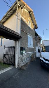 For sale QUARTIER DU MOUTIER 10 rooms 219 m2 Puy de dome (63300) photo 2