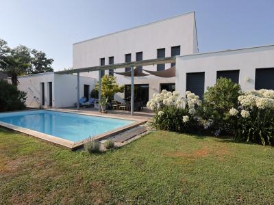 For sale 2 MN DE TRESPOEY 6 rooms 191 m2 Pyrenees atlantiques (64320) photo 0