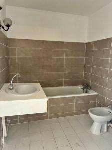 For sale AVENUE DU 22 AOUT 4 rooms 85 m2 Herault (34500) photo 4