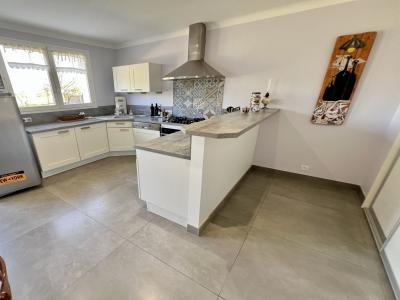 For sale 9 rooms 160 m2 Loire atlantique (44120) photo 2