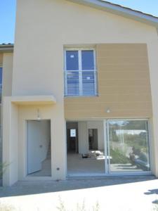 For sale Fontaines-saint-martin 4 rooms 92 m2 Rhone (69270) photo 0