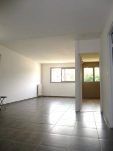 For rent Paris-20eme-arrondissement 2 rooms 46 m2 Paris (75020) photo 0