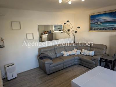 Louer Appartement Antibes 875 euros