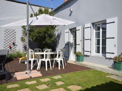 For sale COURCON 8 rooms 185 m2 Charente maritime (17170) photo 2
