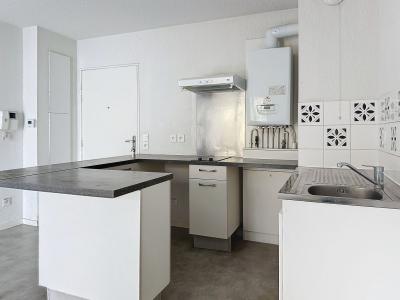 For sale 2 rooms 39 m2 Gironde (33150) photo 1
