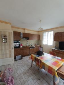 For sale ANIMATIONS, COLE, COMMER 6 rooms 96 m2 Creuse (23350) photo 4