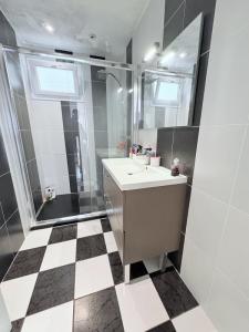 For sale Rennes 3 rooms 71 m2 Ille et vilaine (35200) photo 2