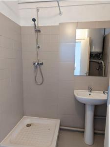 For sale Marseille-14eme-arrondissement 3 rooms 47 m2 Bouches du Rhone (13014) photo 2