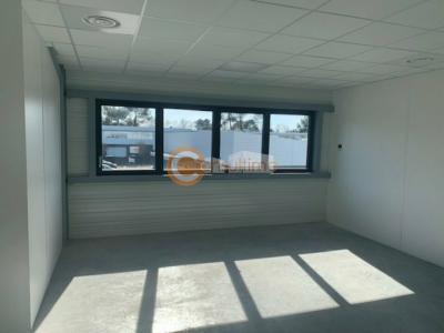 Louer Commerce 302 m2 Gradignan