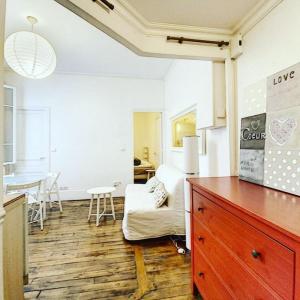 For rent Paris-7eme-arrondissement 2 rooms 37 m2 Paris (75007) photo 0