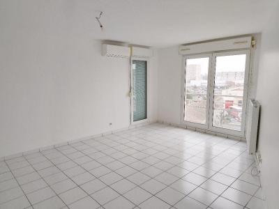 For sale MERMOZ 4 rooms 85 m2 Rhone (69008) photo 2