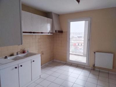 For sale MERMOZ 4 rooms 85 m2 Rhone (69008) photo 3