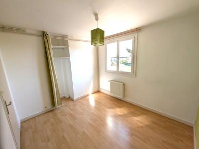 For sale 3 rooms 53 m2 Loire (42300) photo 2