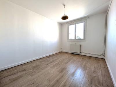 For sale 3 rooms 53 m2 Loire (42300) photo 3