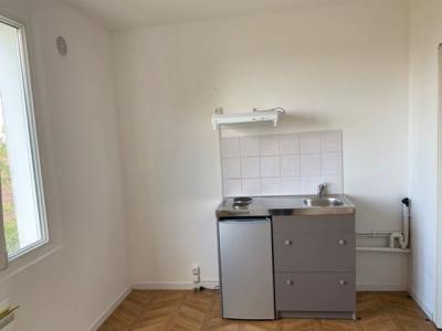 For rent Chanteloup-les-vignes 1 room 16 m2 Yvelines (78570) photo 1