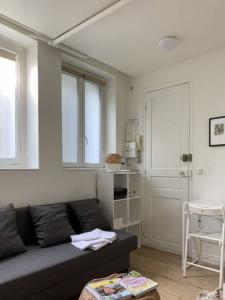 For rent Neuilly-sur-seine 1 room 14 m2 Hauts de Seine (92200) photo 0