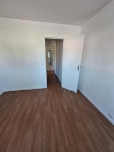 For sale Noisy-le-grand 2 rooms 44 m2 Seine saint denis (93160) photo 2