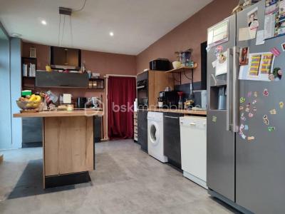 For sale Mayenne 6 rooms 212 m2 Mayenne (53100) photo 2