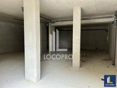 Louer Local commercial 160 m2 Beaurecueil