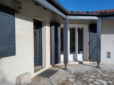 For sale 15 MN  PIEDS DU MARCH 4 rooms 87 m2 Charente maritime (17000) photo 1