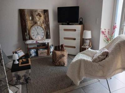 For rent Lesparre-medoc 1 room 35 m2 Gironde (33340) photo 1
