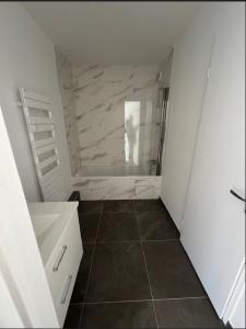 For rent Issy-les-moulineaux 2 rooms 40 m2 Hauts de Seine (92130) photo 4