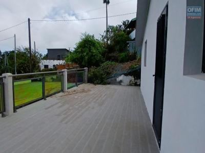 Louer Maison 91 m2 Trois-bassins