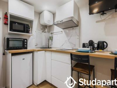 Louer Appartement 13 m2 Paris-10eme-arrondissement