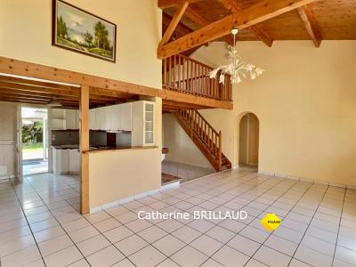 For sale Lucon 5 rooms 106 m2 Vendee (85400) photo 3
