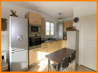 For sale 3 rooms 65 m2 Ain (01120) photo 2