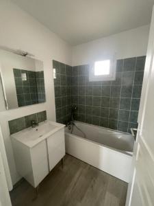 For rent Beziers 3 rooms 53 m2 Herault (34500) photo 3