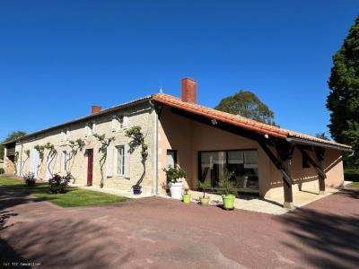 For sale Sauze-vaussais 8 rooms 293 m2 Deux sevres (79190) photo 0