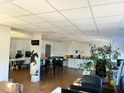 For sale ZONE ATHELIA  549, AVENUE 100 m2 Bouches du Rhone (13600) photo 1