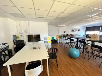 For sale ZONE ATHELIA  549, AVENUE 100 m2 Bouches du Rhone (13600) photo 4