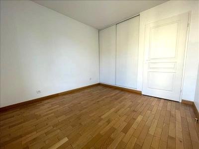 For rent Saint-cyr-l'ecole 3 rooms 65 m2 Yvelines (78210) photo 3